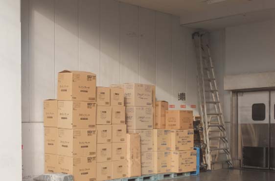 boxes_in_warehouse_t.jpg